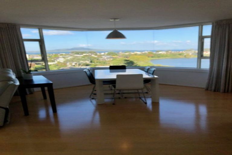 Photo of property in 2/90 Kitchener Road, Milford, Auckland, 0620