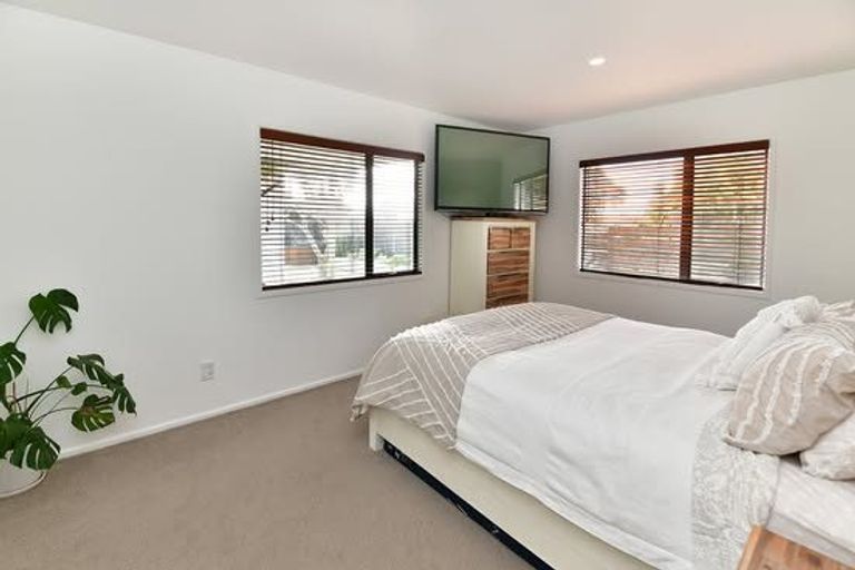 Photo of property in 2/1376 Whangaparaoa Road, Army Bay, Whangaparaoa, 0930