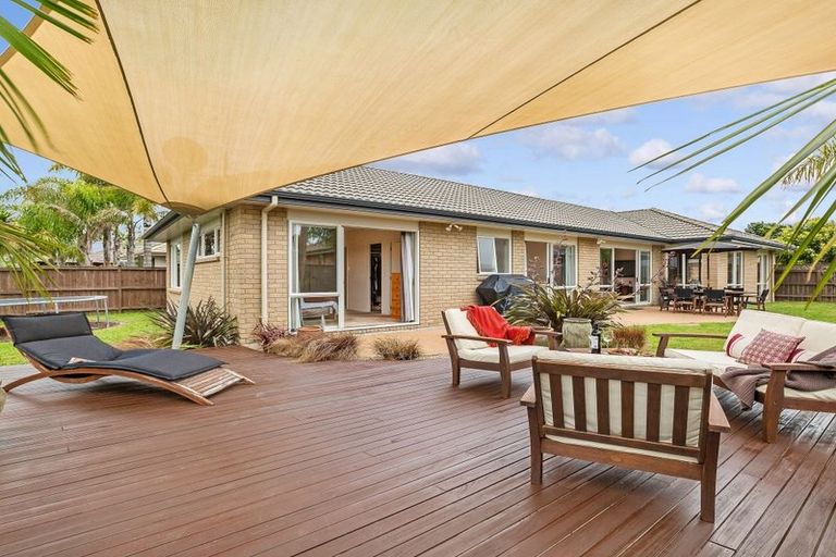 Photo of property in 34 Stranraer Crescent, Wattle Downs, Auckland, 2103