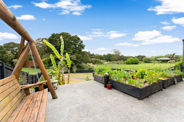 Photo of property in 23 Kahika Grove, Huapai, Kumeu, 0810