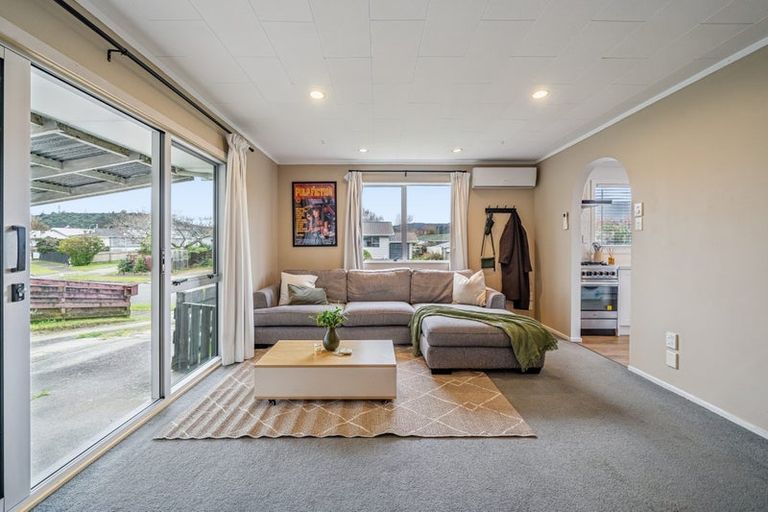 Photo of property in 1/3 Omaha Grove, Totara Park, Upper Hutt, 5018