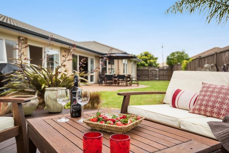 Photo of property in 34 Stranraer Crescent, Wattle Downs, Auckland, 2103