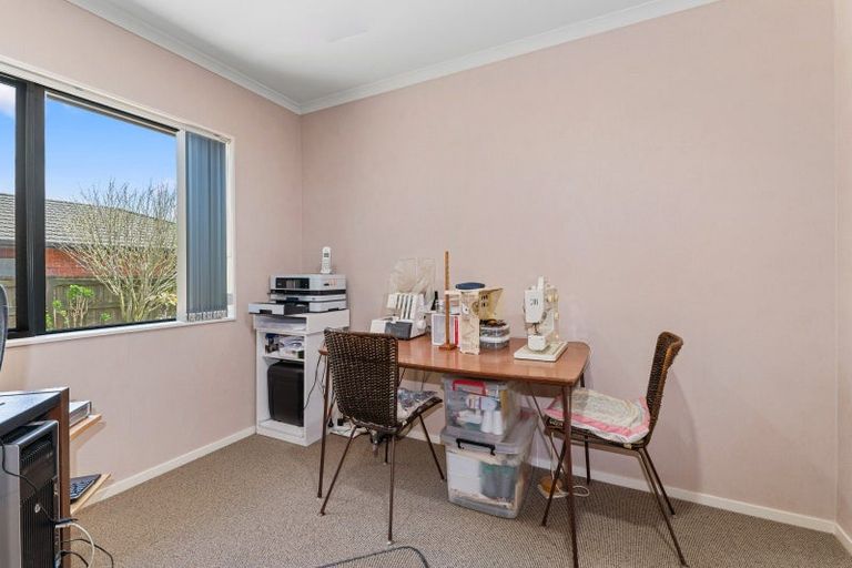 Photo of property in 16 Frame Place, Owhata, Rotorua, 3010
