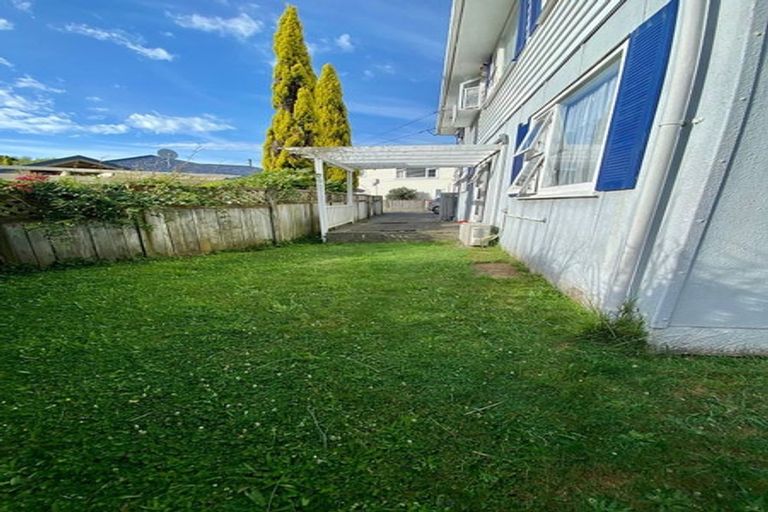 Photo of property in 20 Redwood Avenue, Tawa, Wellington, 5028