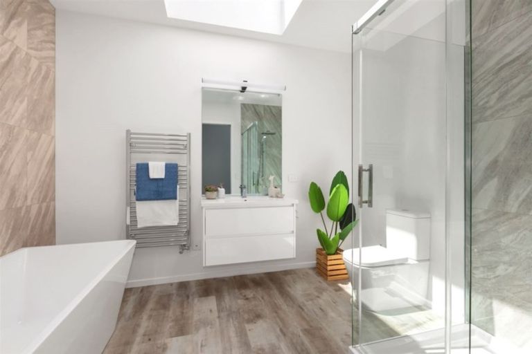 Photo of property in 55 Queen Charlotte Drive, Aotea, Porirua, 5024