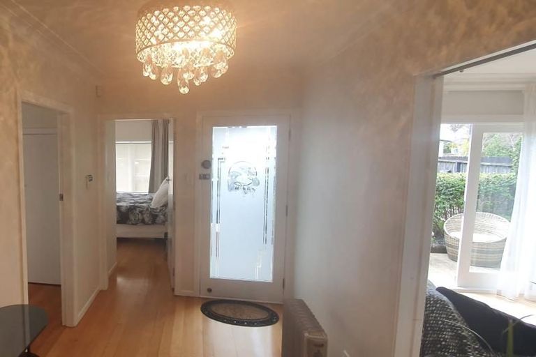 Photo of property in 6 Yeovil Road, Te Atatu Peninsula, Auckland, 0610