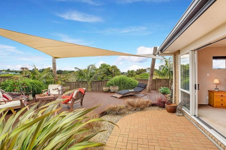 Photo of property in 34 Stranraer Crescent, Wattle Downs, Auckland, 2103