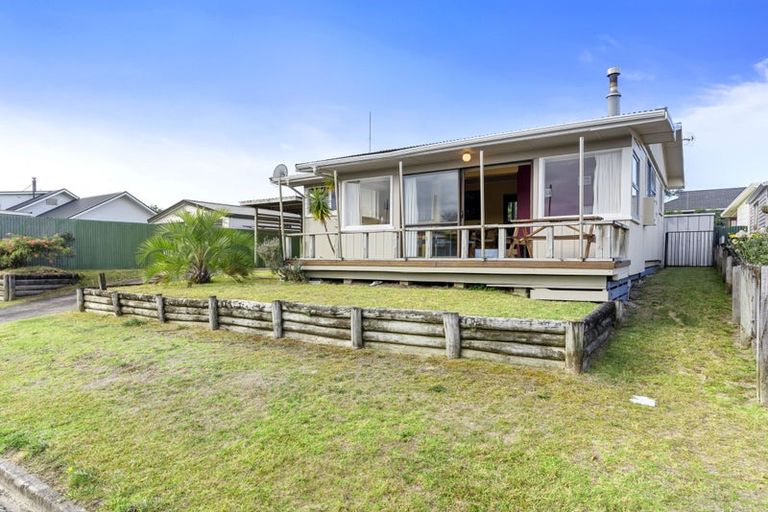 Photo of property in 102 Ruru Street, Whangamata, 3620