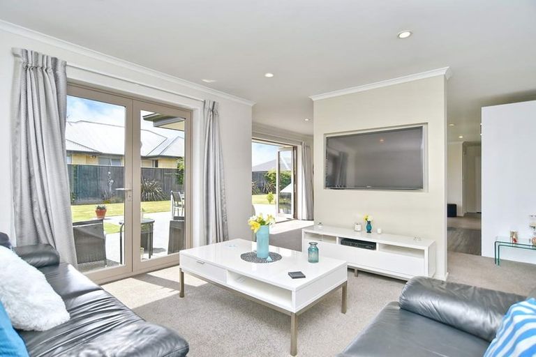 Photo of property in 15 Sequoia Way, Rangiora, 7400