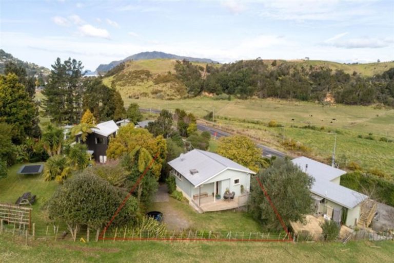 Photo of property in 4 Ocean Beach Road, Tairua, 3508