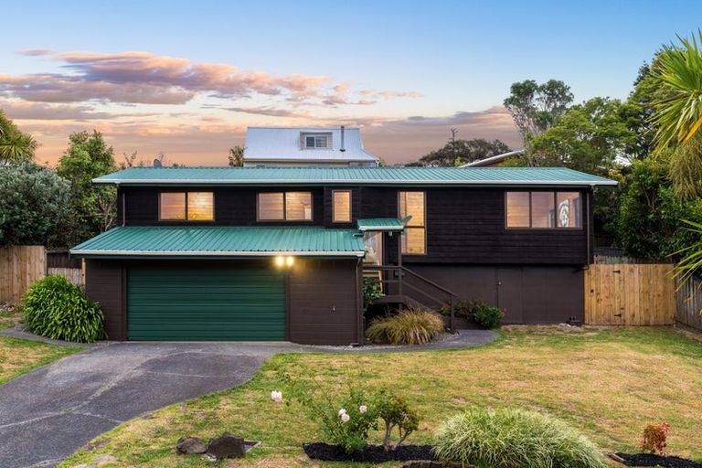 Photo of property in 8 Chardon Place, Henderson, Auckland, 0612