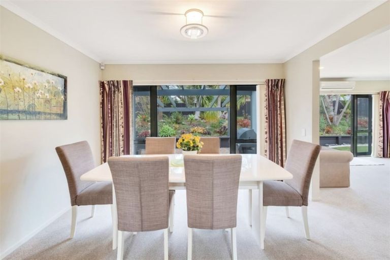 Photo of property in 16 Graven Court, Henderson, Auckland, 0612