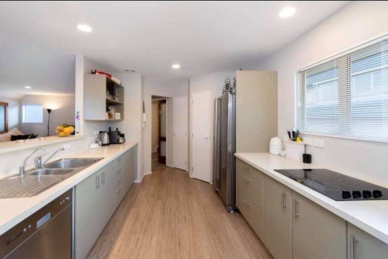 Photo of property in 4 Ellangowan Road, Waiake, Auckland, 0630