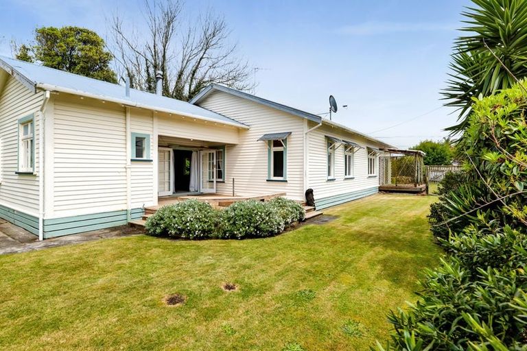 Photo of property in 10 Cameron Street, Hawera, 4610