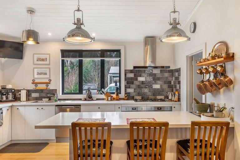 Photo of property in 100 Cole Street, Dannevirke, 4930