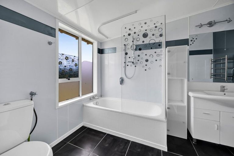 Photo of property in 45 Mcalpine Road, Hawera, 4672