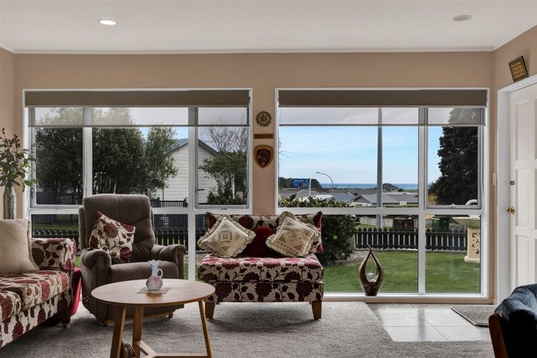 Photo of property in 1a Walmer Grove, Bell Block, New Plymouth, 4312