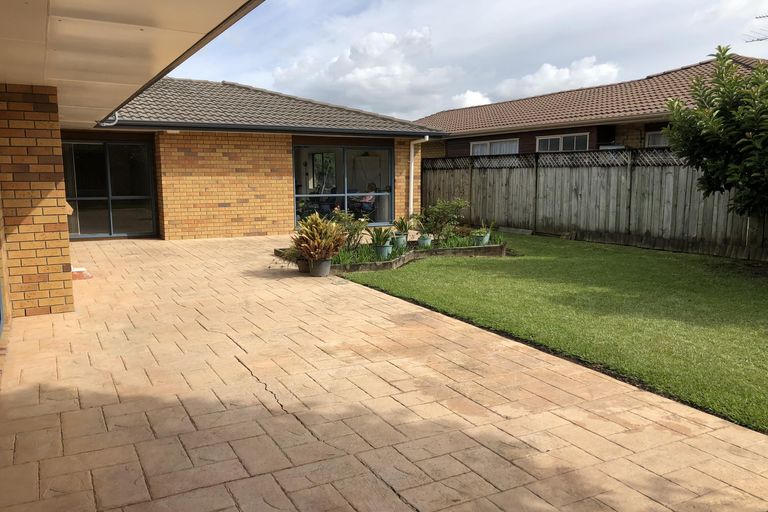 Photo of property in 35 Huntington Drive, Huntington Park, Auckland, 2013