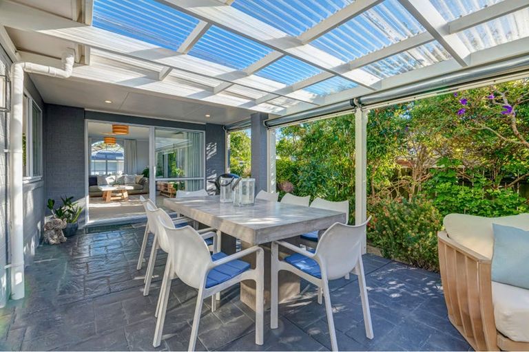 Photo of property in 19 Esther Place, Red Beach, 0932