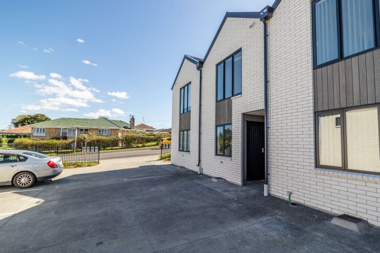 Photo of property in 30 Malone Road, Mount Wellington, Auckland, 1060