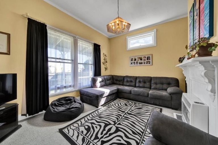 Photo of property in 30 Collins Street, Hawera, 4610