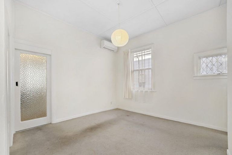 Photo of property in 123 Onepu Road, Lyall Bay, Wellington, 6022