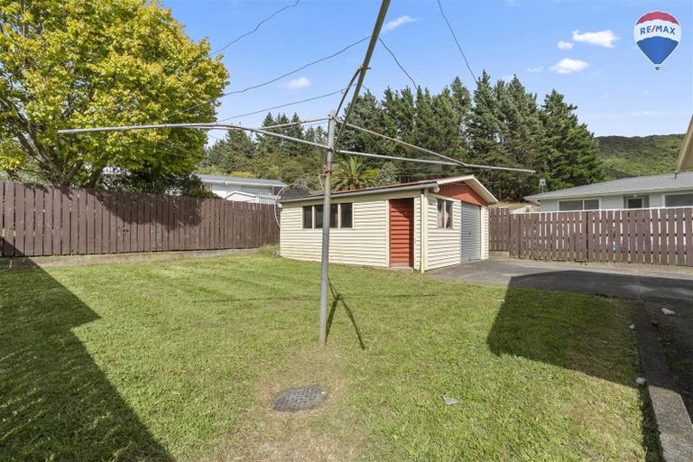 Photo of property in 33 Stockdale Street, Wainuiomata, Lower Hutt, 5014