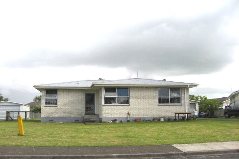 Photo of property in 5 Joanne Place, Rosehill, Papakura, 2113