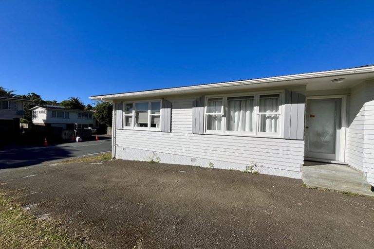 Photo of property in 28 Batchelor Street, Newlands, Wellington, 6037