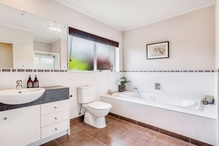 Photo of property in 34 Stranraer Crescent, Wattle Downs, Auckland, 2103