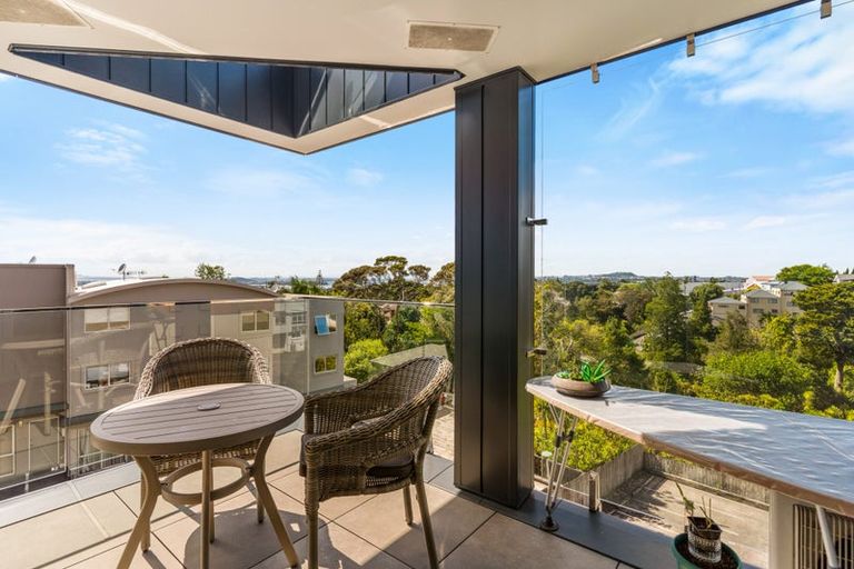 Photo of property in 6/270 Onewa Road, Birkenhead, Auckland, 0626