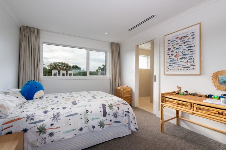 Photo of property in 1/30 Ocean View Road, Milford, Auckland, 0620