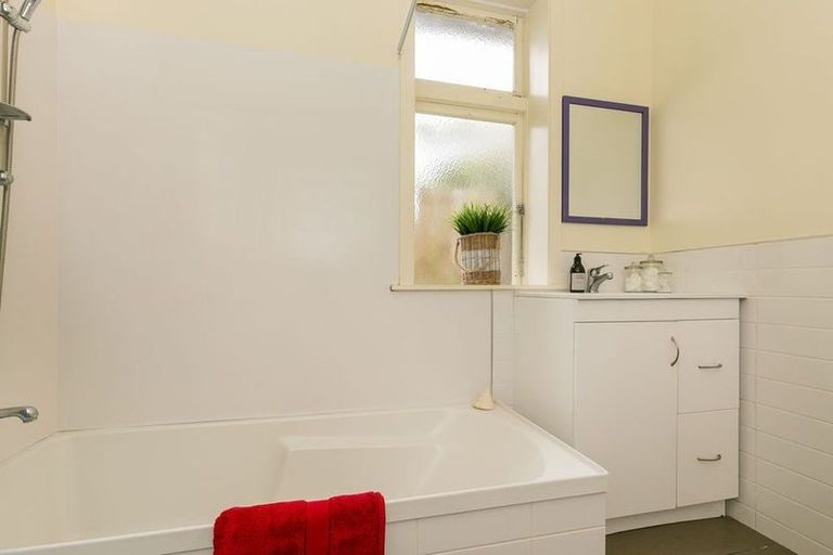 Photo of property in 92 Wallace Street, Mount Cook, Wellington, 6021