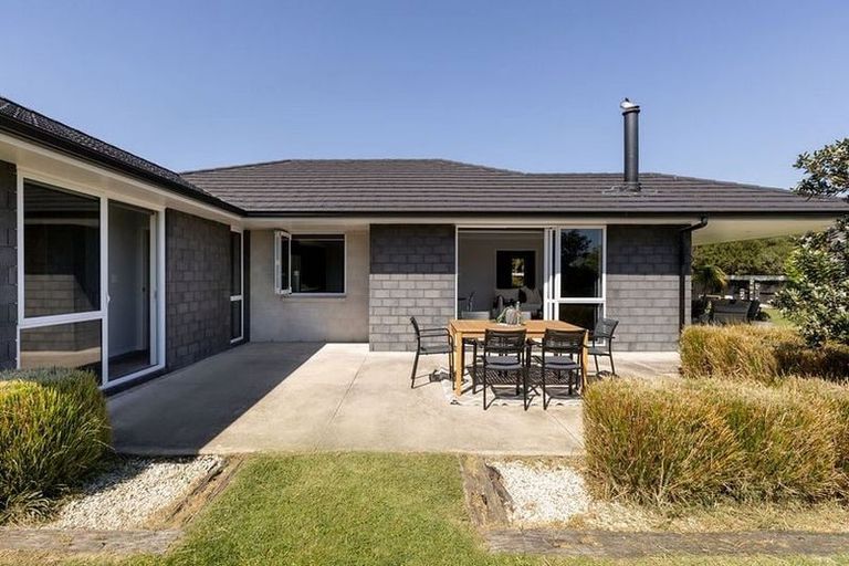 Photo of property in 266 Lakes Boulevard, Pyes Pa, Tauranga, 3112