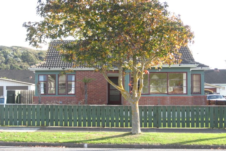 Photo of property in 15 Shearer Crescent, Naenae, Lower Hutt, 5011