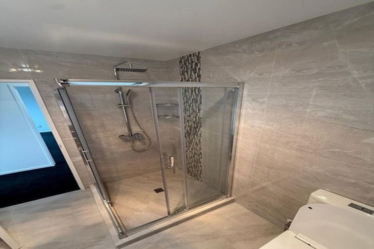 Photo of property in 16 Christmas Road, Manurewa, Auckland, 2102