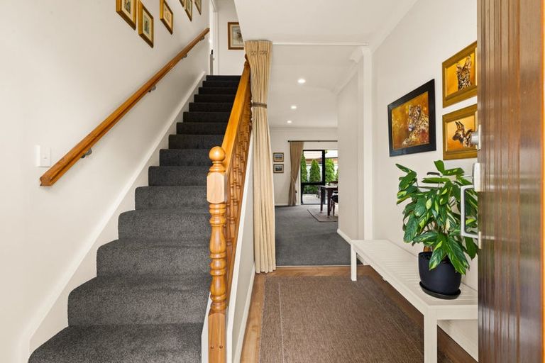 Photo of property in 2 Redwood Close, Havelock North, 4130