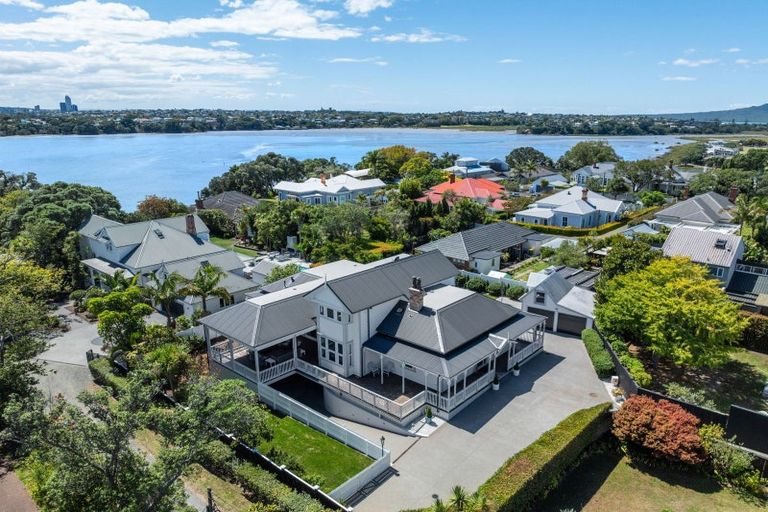 Photo of property in 48 Stanley Point Road, Stanley Point, Auckland, 0624