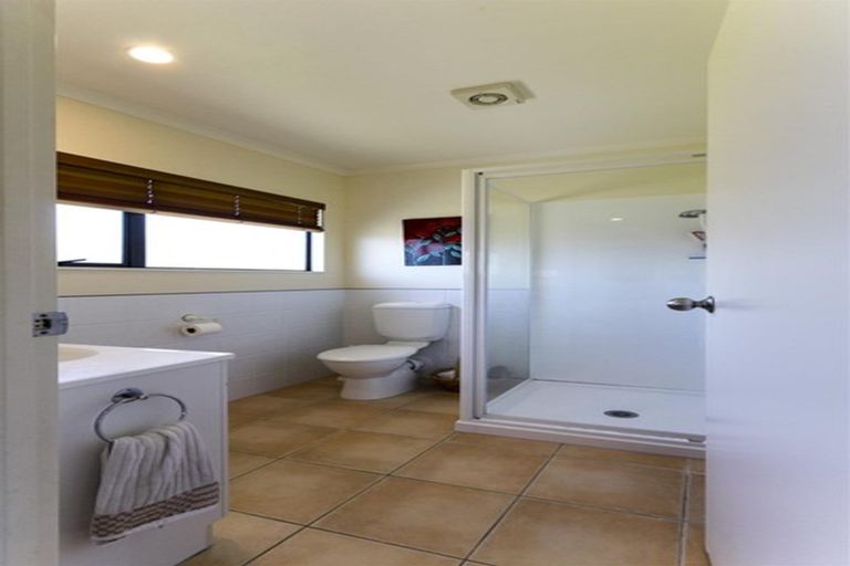 Photo of property in 99 Wade River Road, Stanmore Bay, Whangaparaoa, 0932