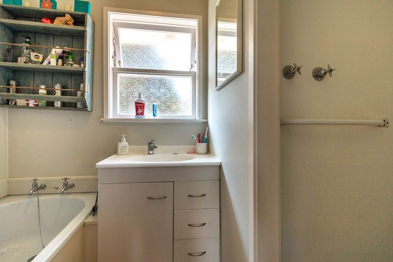 Photo of property in 2/12 Walter Street, Hauraki, Auckland, 0622