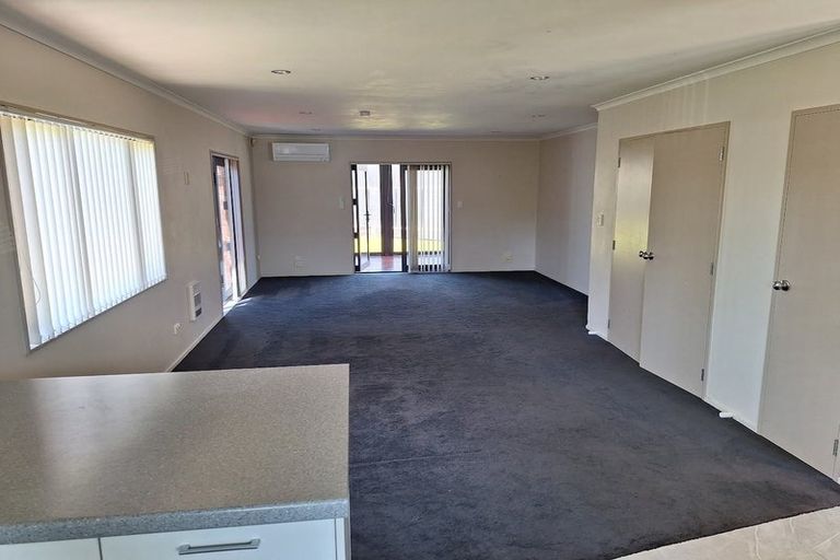 Photo of property in 8 Pyramid Place, Glen Eden, Auckland, 0602