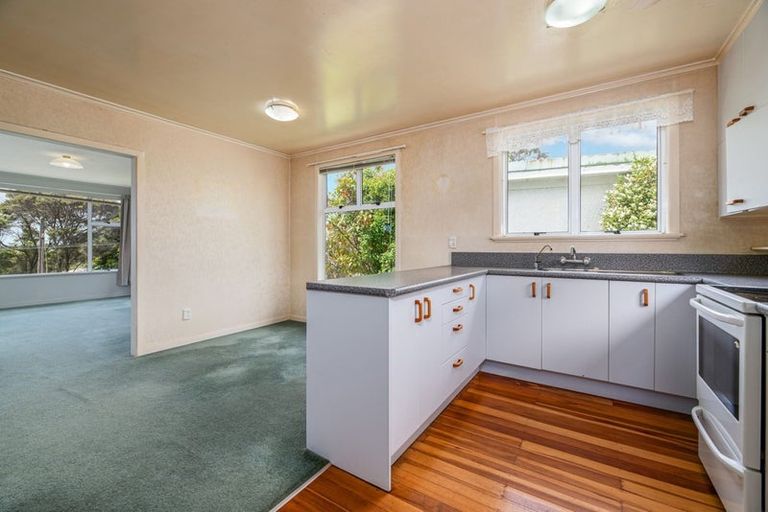 Photo of property in 4 Christina Avenue, Te Atatu South, Auckland, 0602