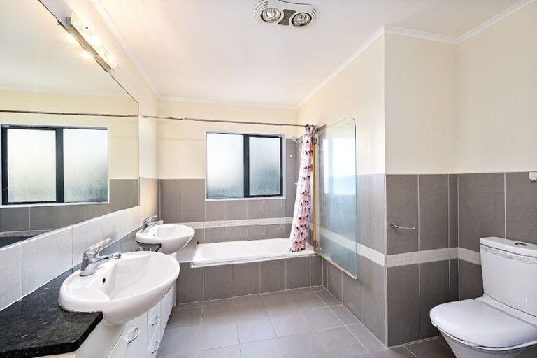 Photo of property in 37 Virginia Street, Henderson, Auckland, 0612