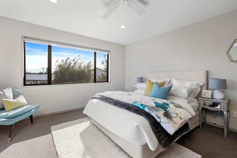Photo of property in 33 Kilkelly Avenue, Pinehill, Auckland, 0632