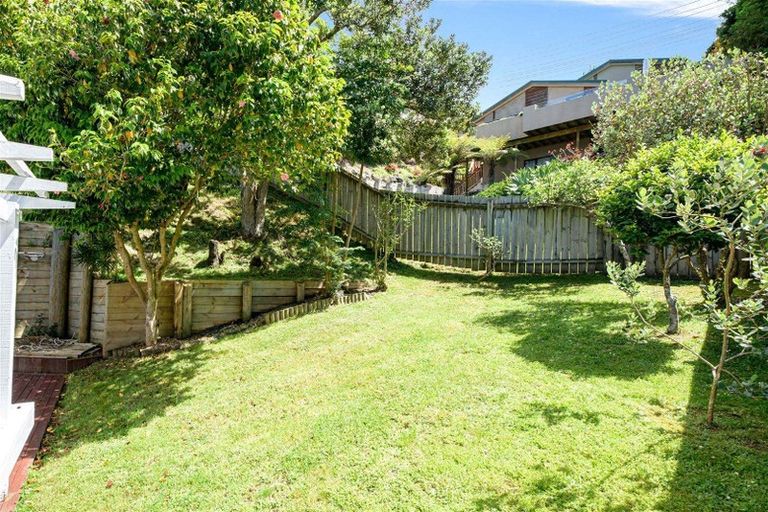 Photo of property in 1/8 Heatherleigh Rise, Northcross, Auckland, 0632
