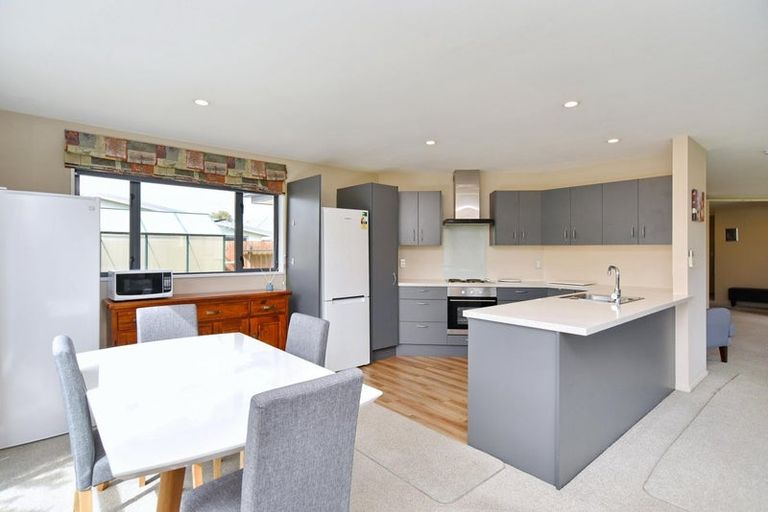 Photo of property in 27 Coolspring Way, Redwood, Christchurch, 8051