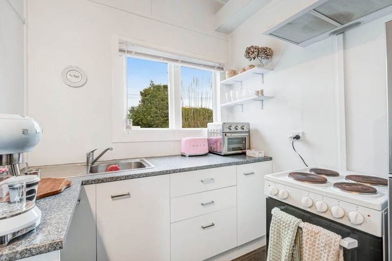 Photo of property in 1305 Whangaparaoa Road, Army Bay, Whangaparaoa, 0930