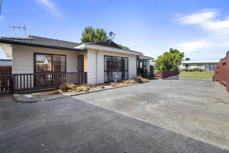Photo of property in 12 Cargill Grove, Kelvin Grove, Palmerston North, 4414