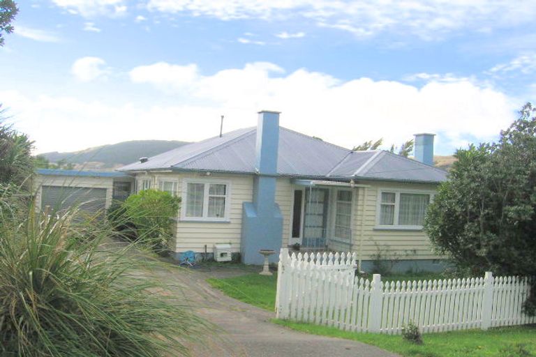 Photo of property in 32 Hampton Hill Road, Tawa, Wellington, 5028