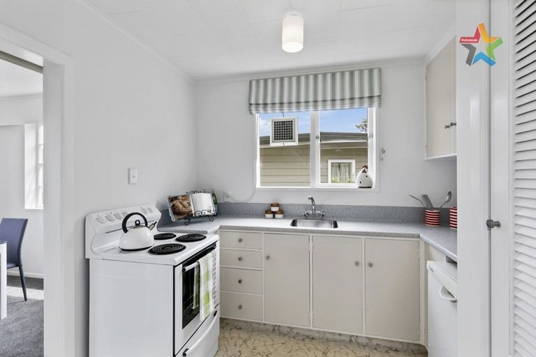 Photo of property in 2 Waipounamu Drive, Kelson, Lower Hutt, 5010